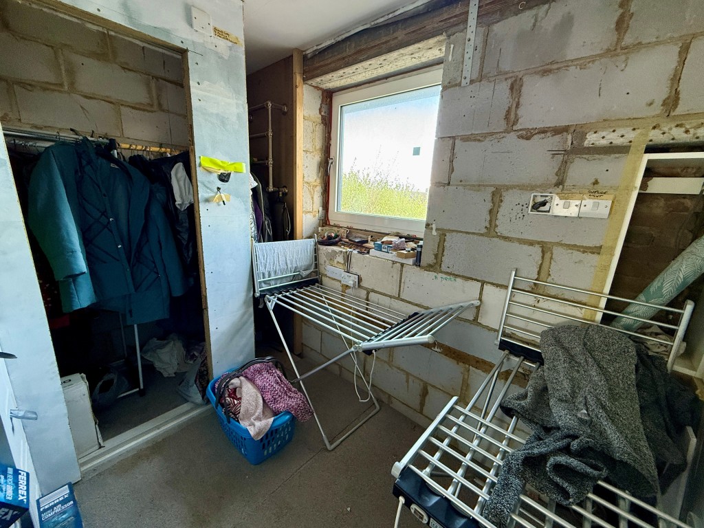 Lot: 113 - DETACHED HOUSE FOR COMPLETION - Bathroom for completion